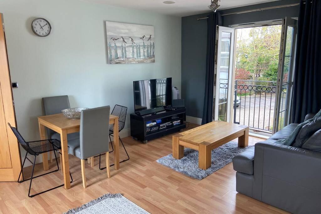 Sunny Spacious Apartment 2 Minutes From The Beach! סאות'אנד און סי מראה חיצוני תמונה